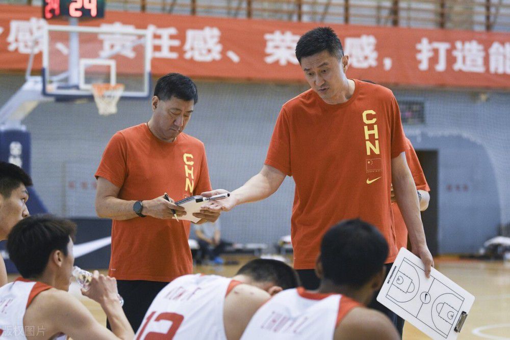 ”此外，著名的天津狮子林桥跳水队的大爷们也组团来支持影片，现场表示：“几位队员们都被影片感动到落泪了，黄晓明演出了律师的正义，闫妮演出了母爱的伟大